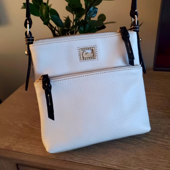 Dooney & Bourke Handbags - Dooney & Bourke Leather Crossbody Purse
